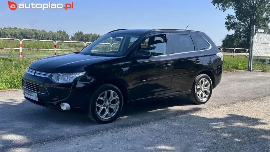 MITSUBISHI Outlander -