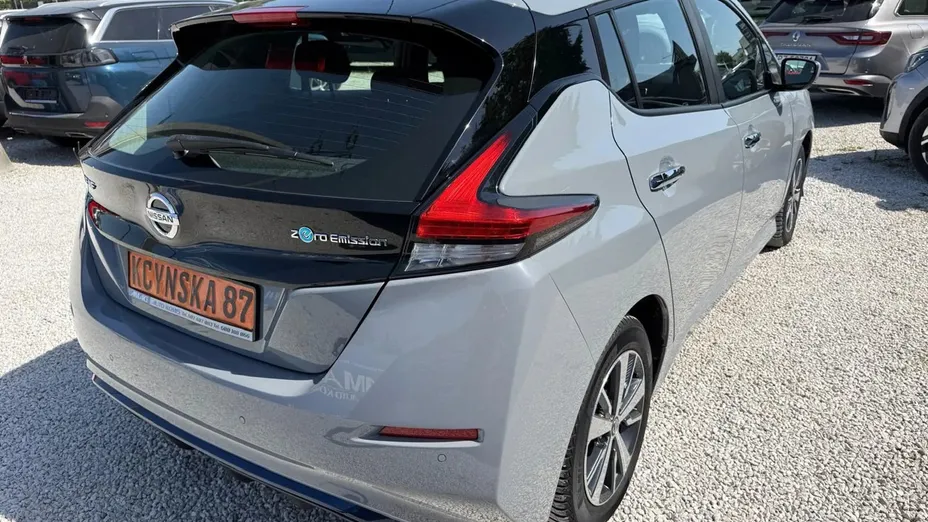 NISSAN Leaf -