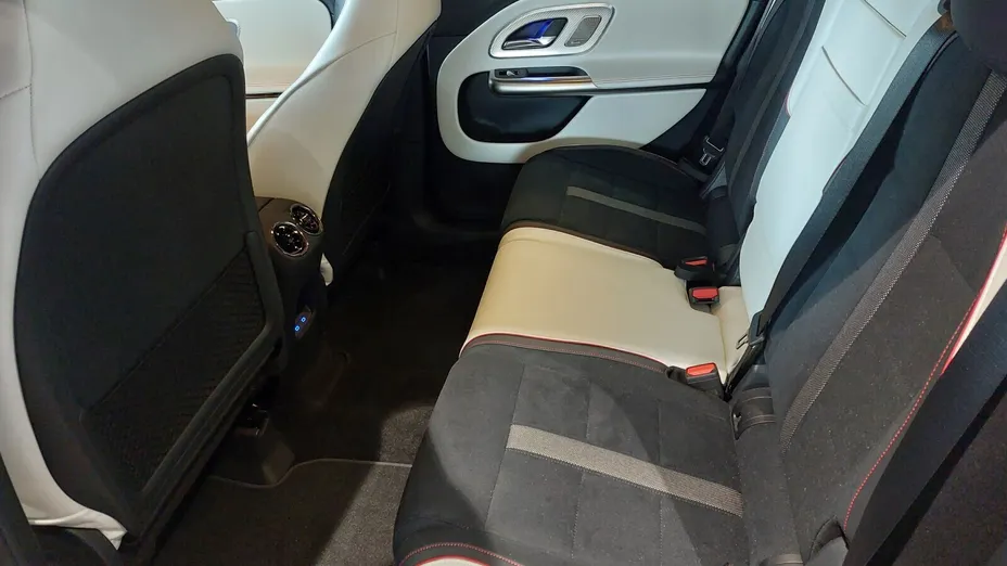 MERCEDES-BENZ GLB -