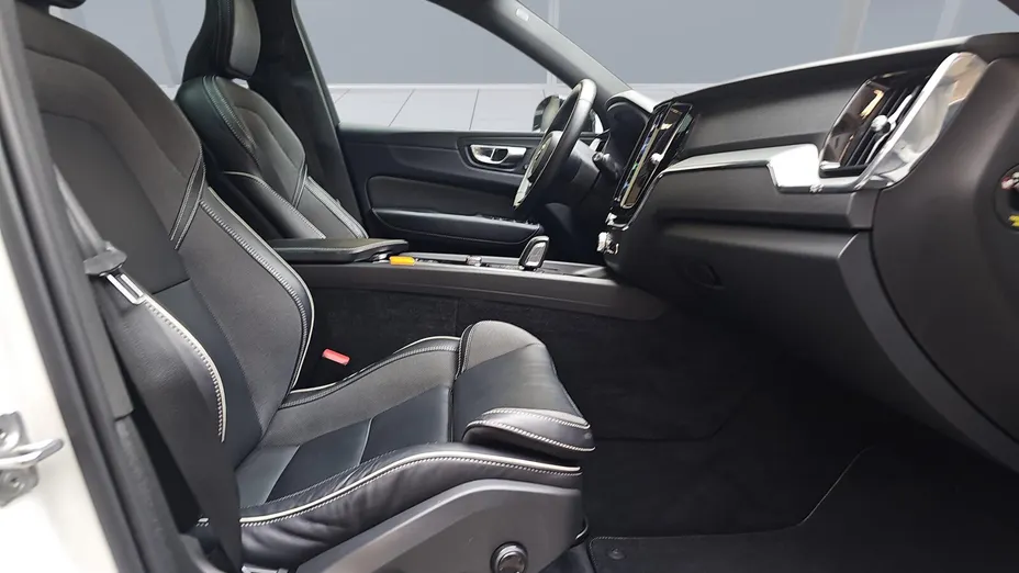 VOLVO XC60 XC60 B4 B R-Design aut