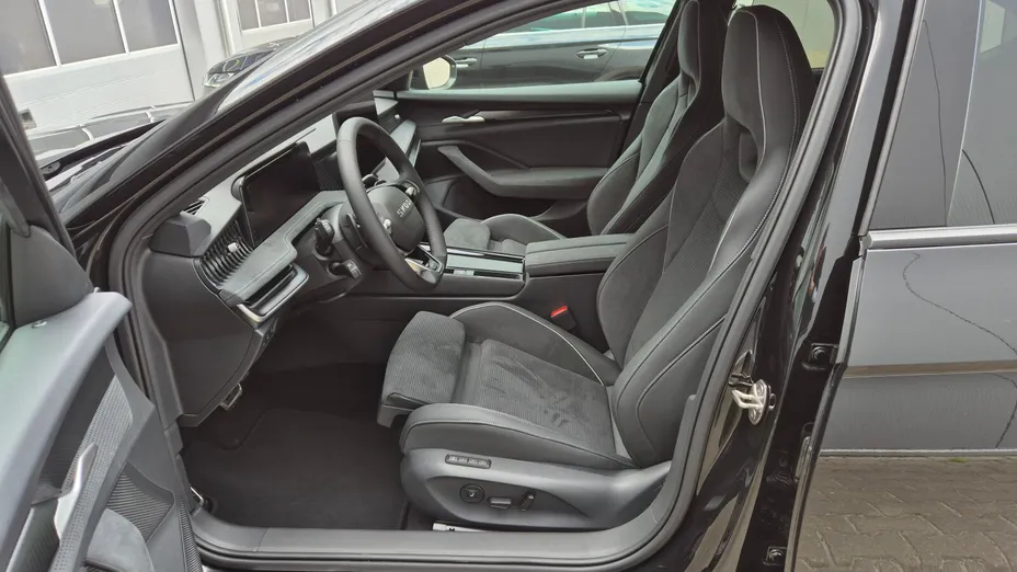 SKODA Superb Superb 2.0 TDI SCR 4x4 Sportline DSG