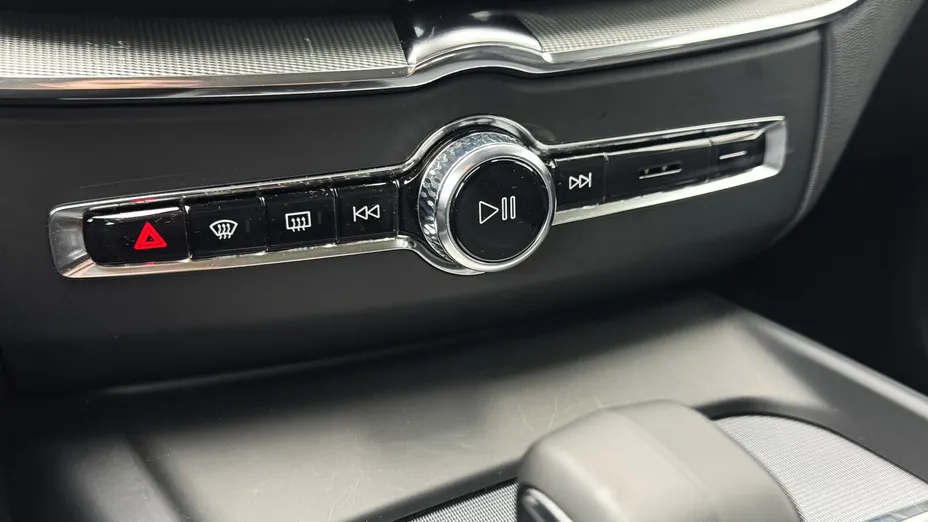 VOLVO XC60 XC60 B5 B AWD Plus Dark aut