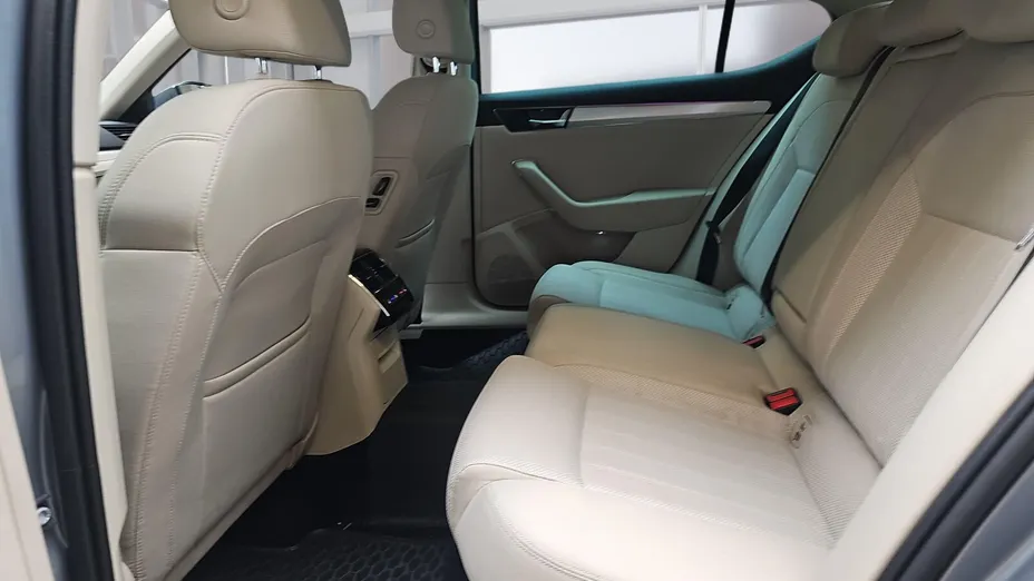 SKODA Superb Superb 2.0 TDI SCR Style