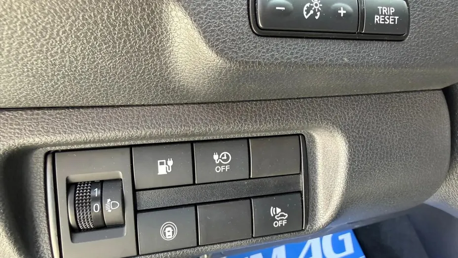 NISSAN Leaf -