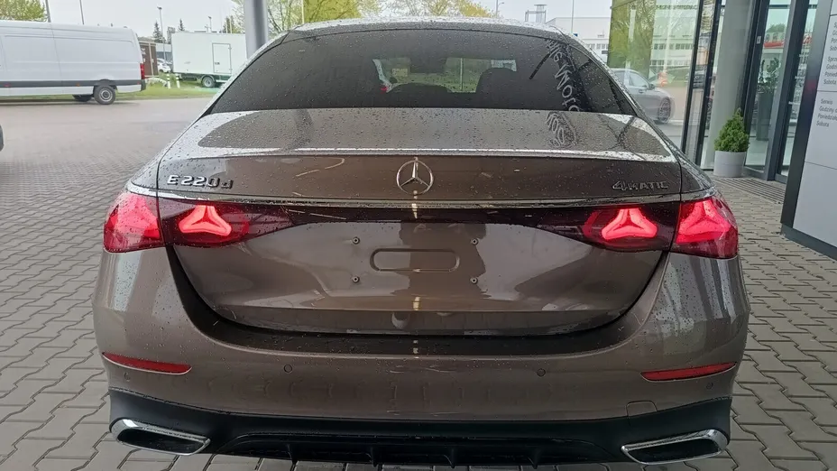 MERCEDES-BENZ E Klasa E 220 d mHEV 4-Matic AMG 9G-Tronic