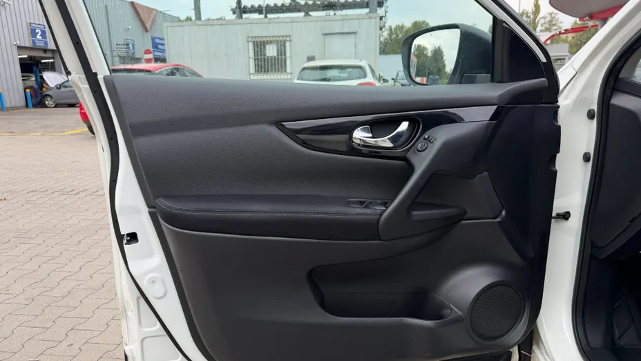 NISSAN Qashqai -