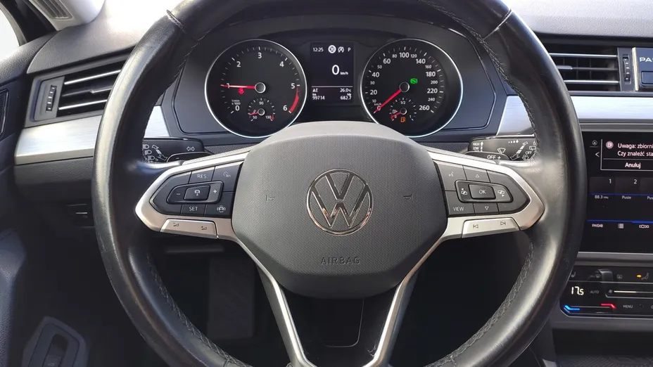 VOLKSWAGEN Passat -