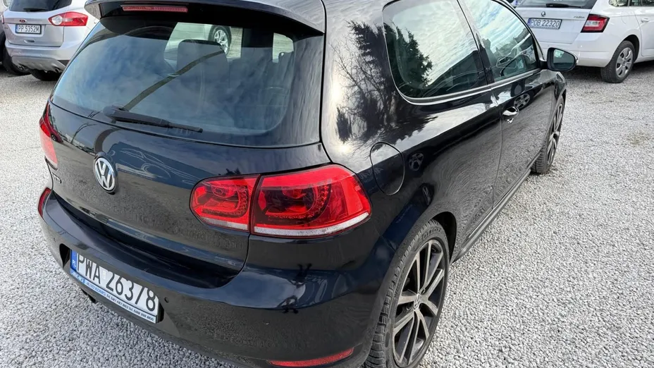 VOLKSWAGEN Golf -