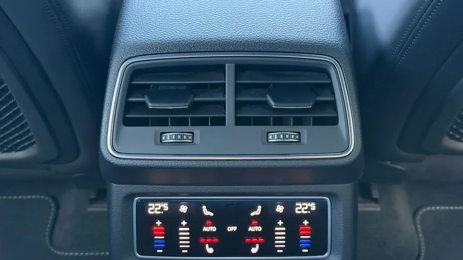 AUDI e-tron -