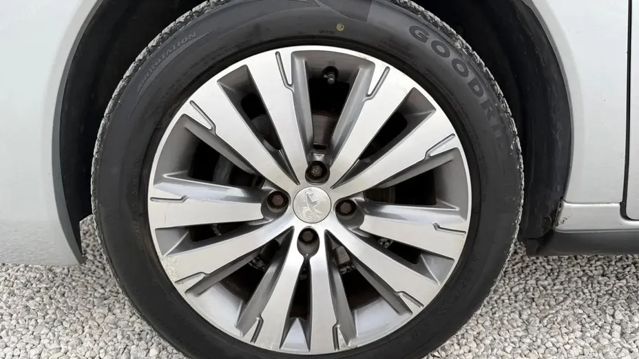 PEUGEOT 3008 -