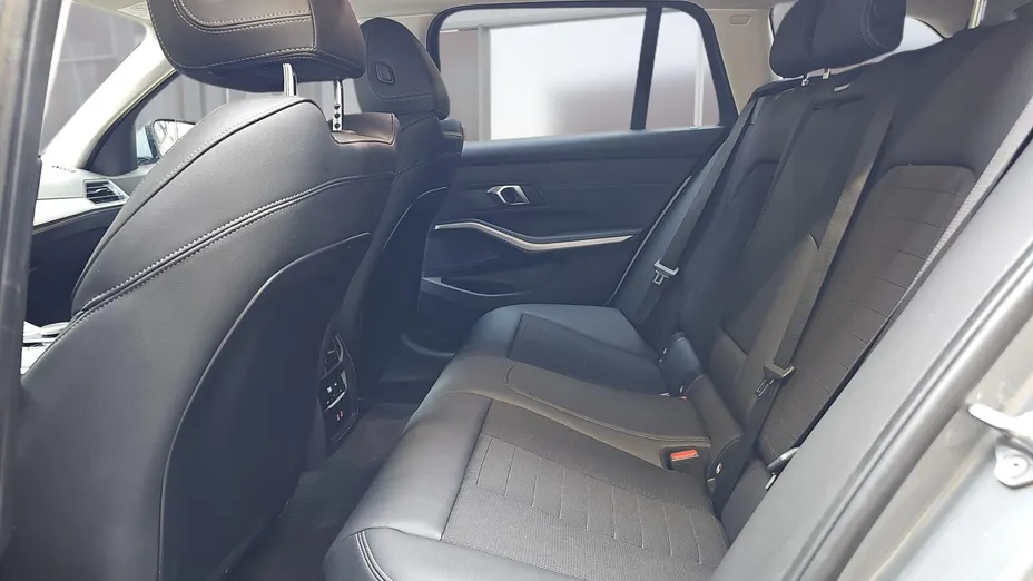 BMW Seria 3 330i xDrive aut