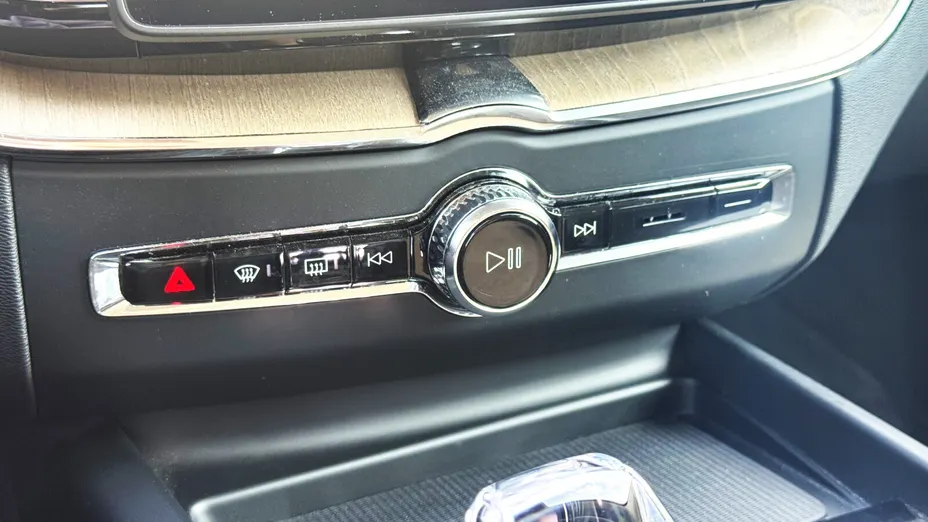 VOLVO XC60 XC60 B5 B AWD Plus Dark aut