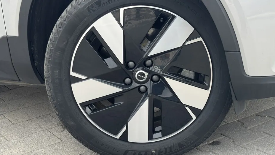 VOLVO XC40 XC40 73kWh Recharge Plus aut