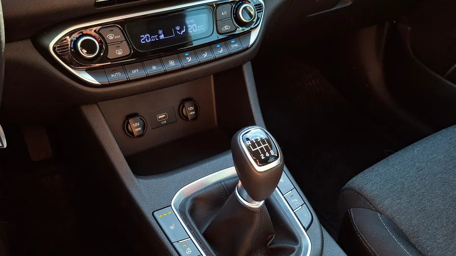 HYUNDAI i30 i30 1.5 T-GDI 48V Smart