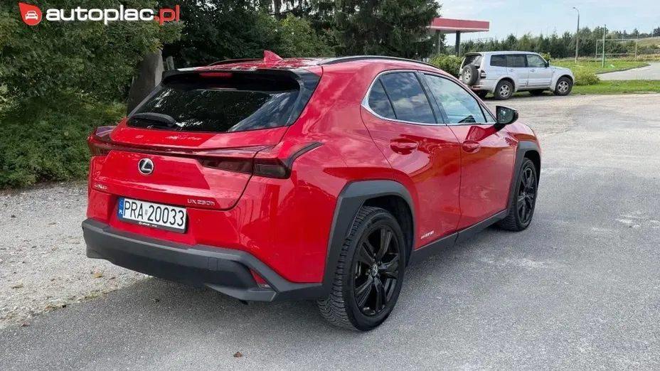 LEXUS UX -