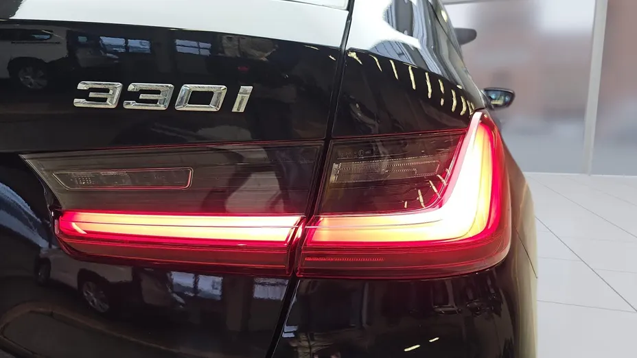 BMW Seria 3 330i aut