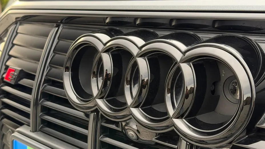 AUDI e-tron -