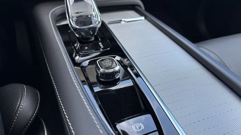 VOLVO XC90 XC90 T8 AWD Plug-In Hybrid Ultra Dark 7os aut