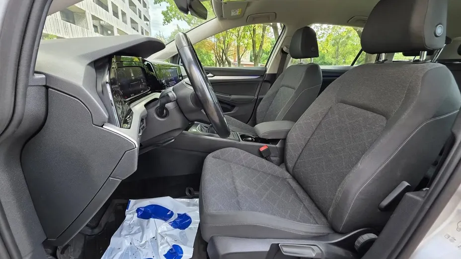 VOLKSWAGEN Golf -