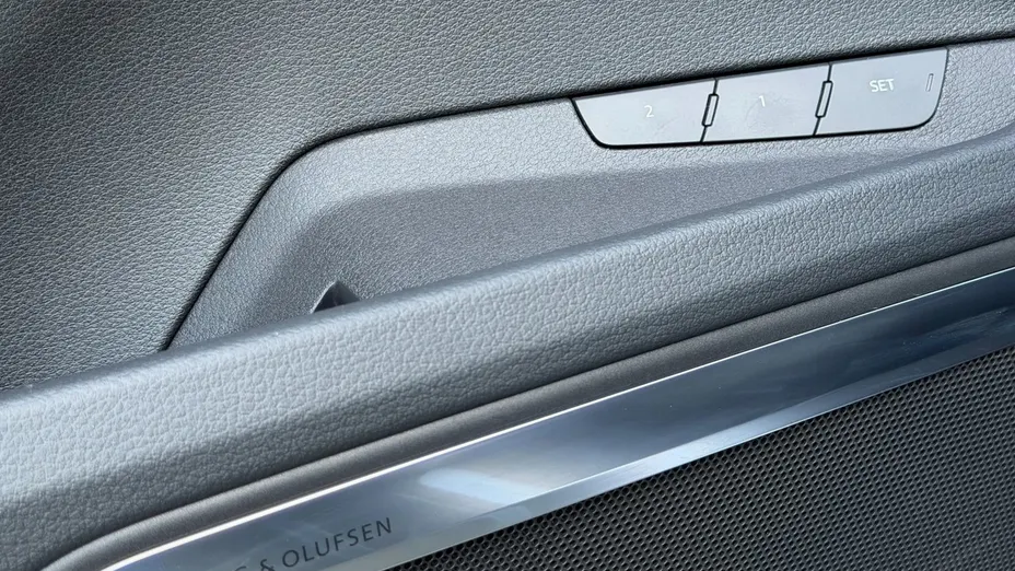 AUDI e-tron -