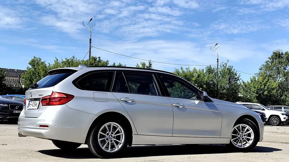 BMW Seria 3 318i GPF Advantage aut