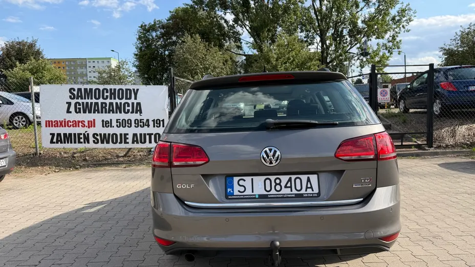 VOLKSWAGEN Golf -
