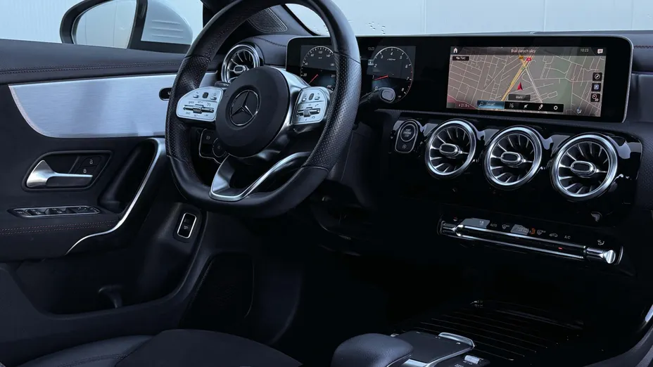 MERCEDES-BENZ CLA CLA 200 AMG Line 7G-DCT