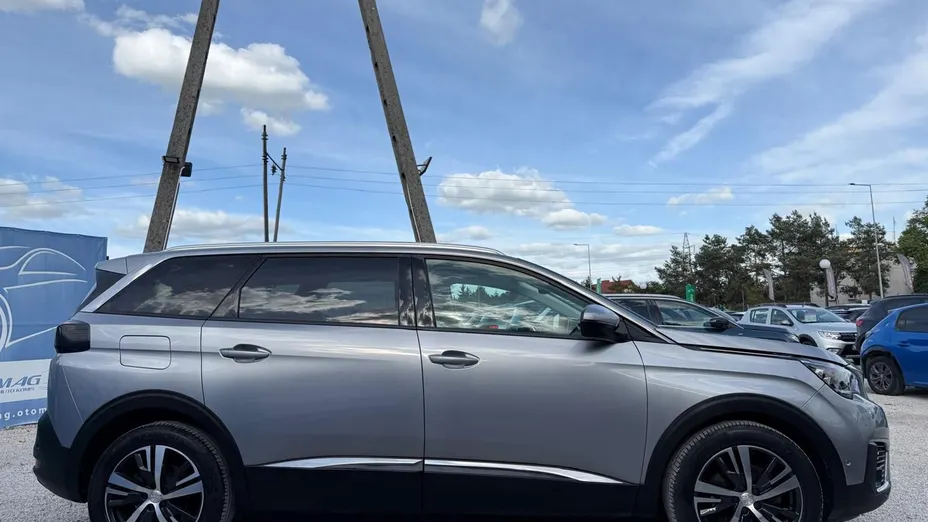 PEUGEOT 5008 -