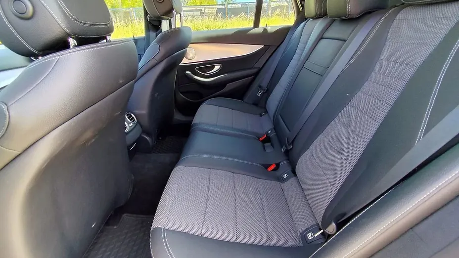 MERCEDES-BENZ E Klasa E 220 d 4-Matic 9G-TRONIC