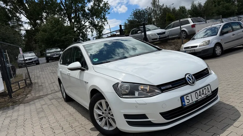 VOLKSWAGEN Golf -
