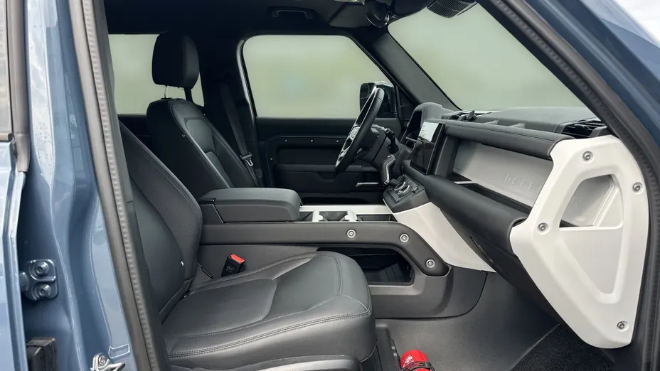 LAND ROVER Defender Defender 110 3.0 D250 mHEV X-Dynamic SE