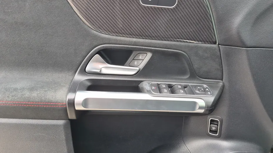 MERCEDES-BENZ GLB GLB 200 7G-DCT