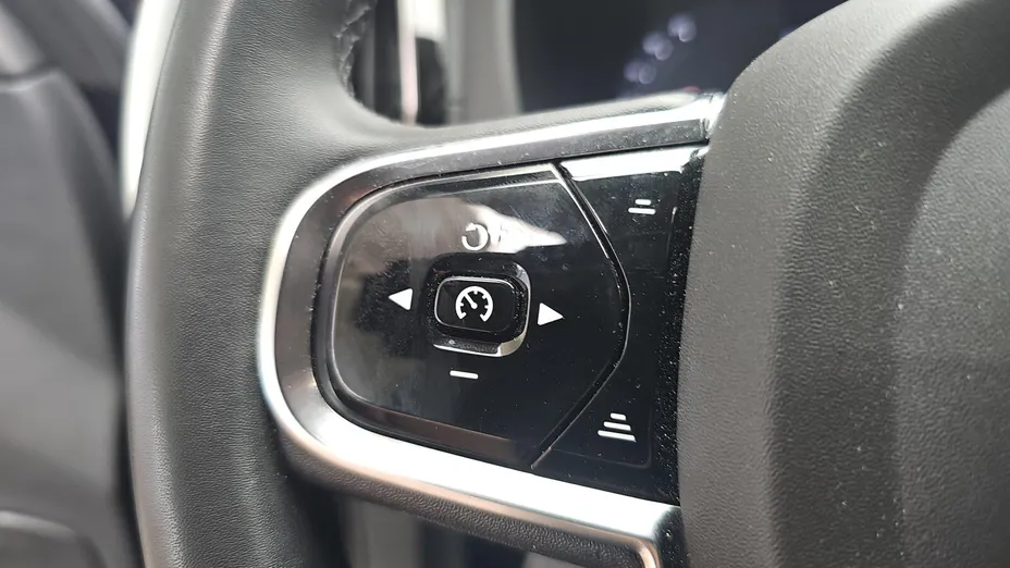 VOLVO XC60 XC60 T8 Plug-In Hybrid AWD Ultimate Dark aut