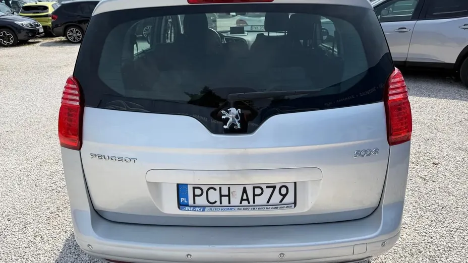 PEUGEOT 5008 -