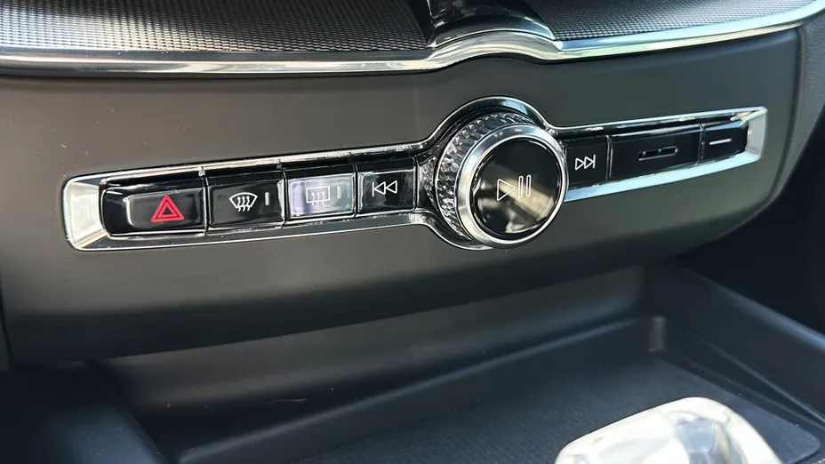 VOLVO XC60 XC60 T8 Plug-In Hybrid AWD Ultra Black Edition aut