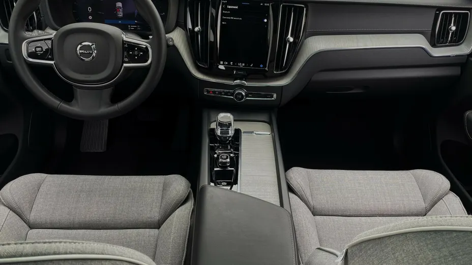 VOLVO XC60 XC60 T8 Plug-In Hybrid AWD Ultimate Dark aut