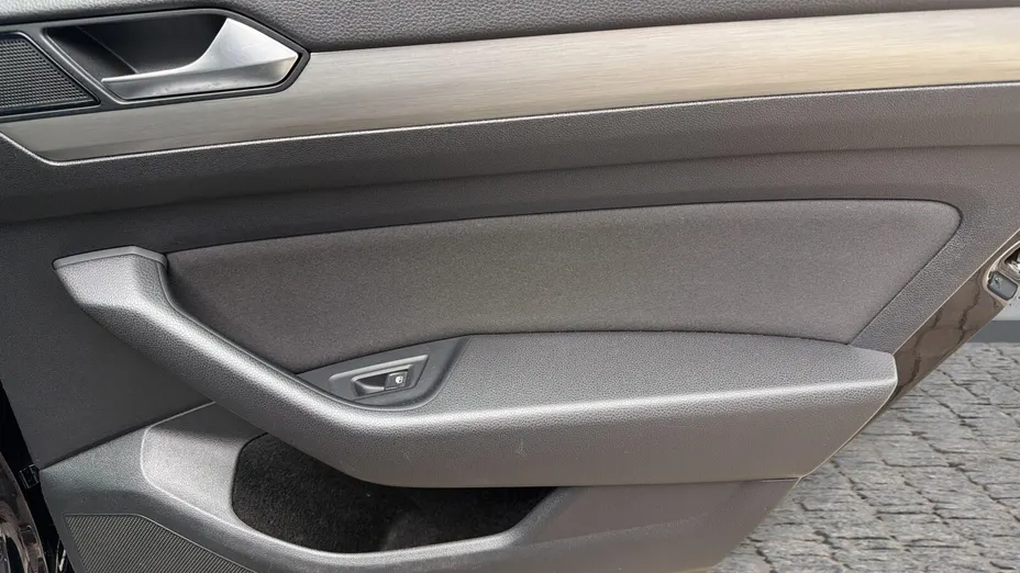 VOLKSWAGEN Passat -