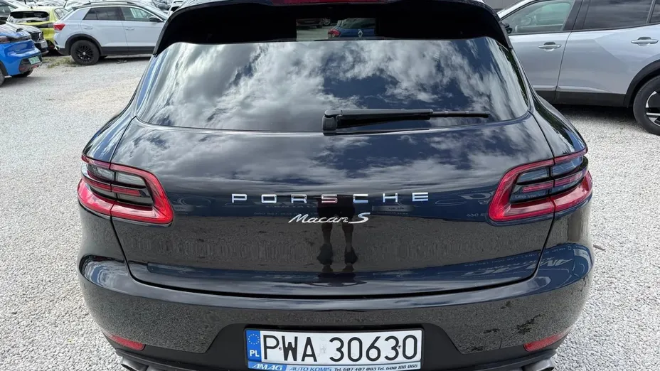 PORSCHE Macan -