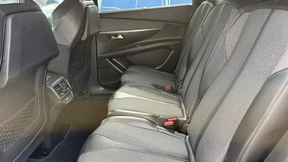 PEUGEOT 5008 -