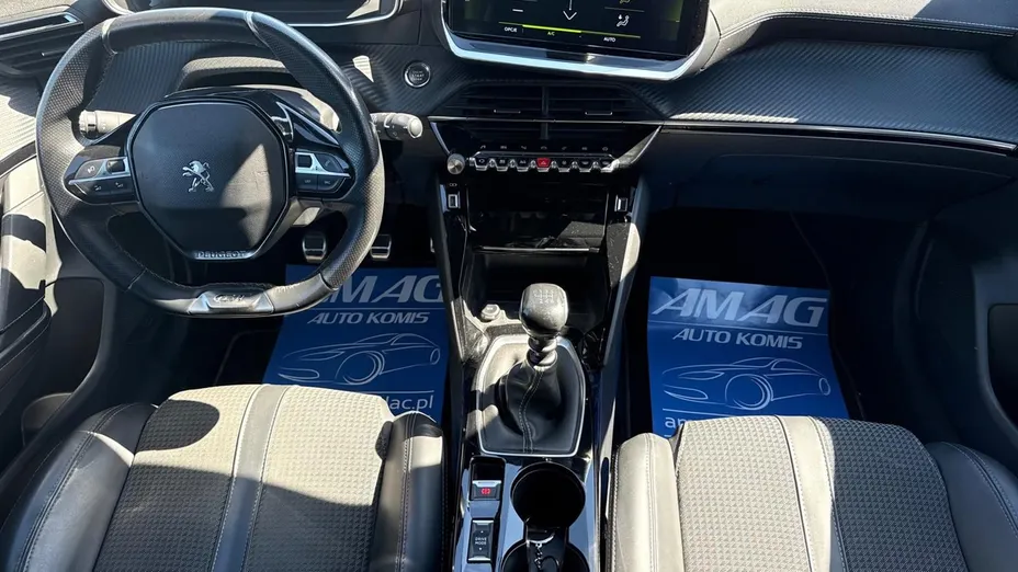 PEUGEOT 208 -