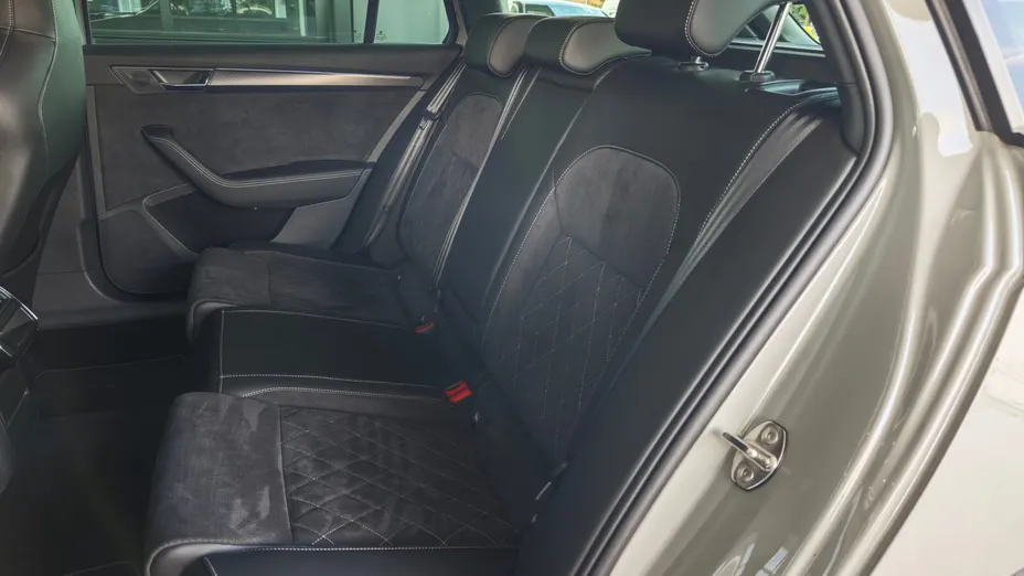 SKODA Superb Superb 2.0 TDI SCR Sportline DSG