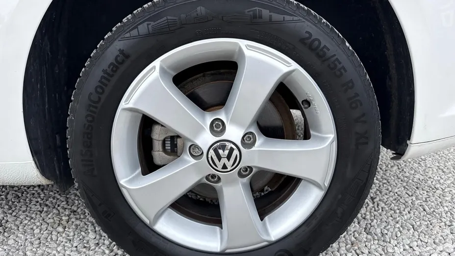 VOLKSWAGEN Touran -