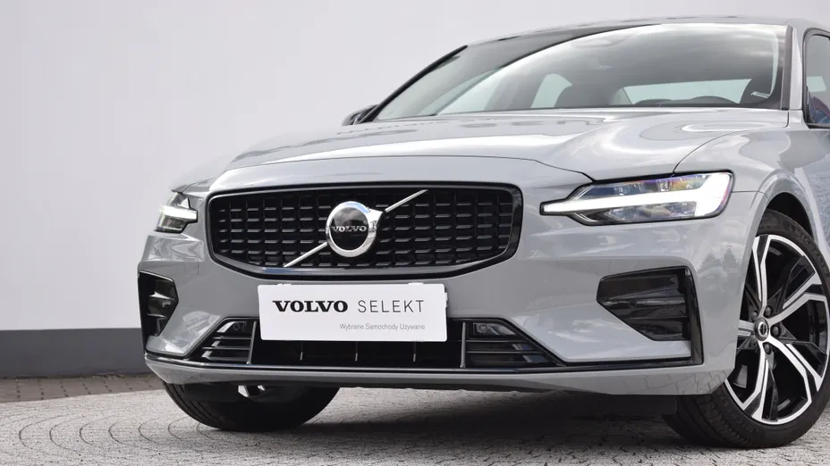 VOLVO S60 S60 B4 B Plus Dark aut