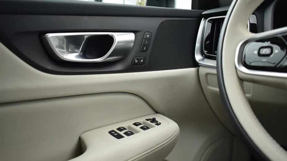 VOLVO V60 V60 B4 B Plus Dark aut