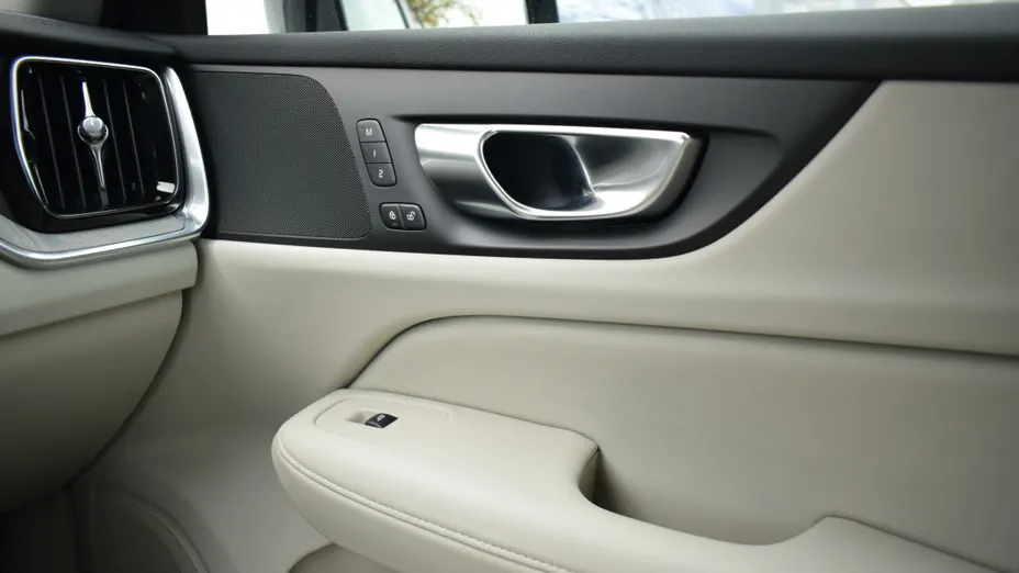 VOLVO V60 V60 B4 B Plus Dark aut