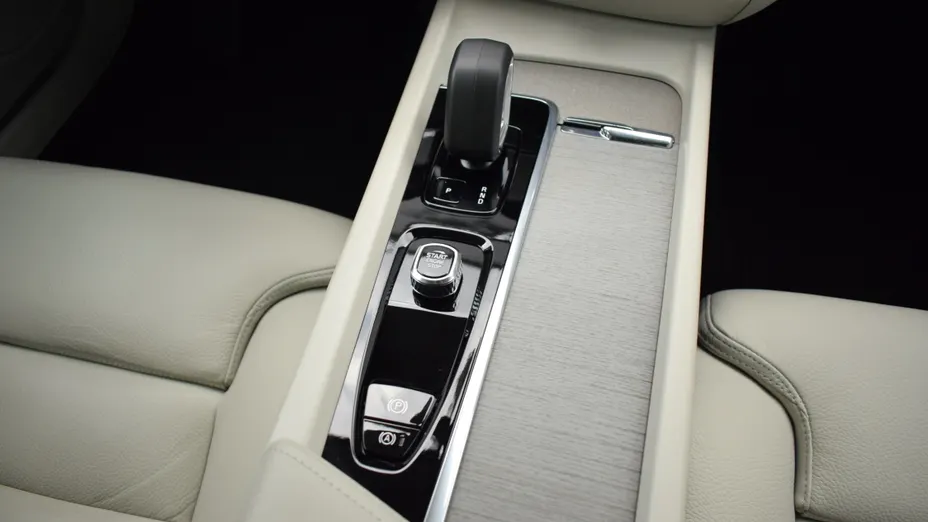 VOLVO V60 V60 B4 B Plus Dark aut