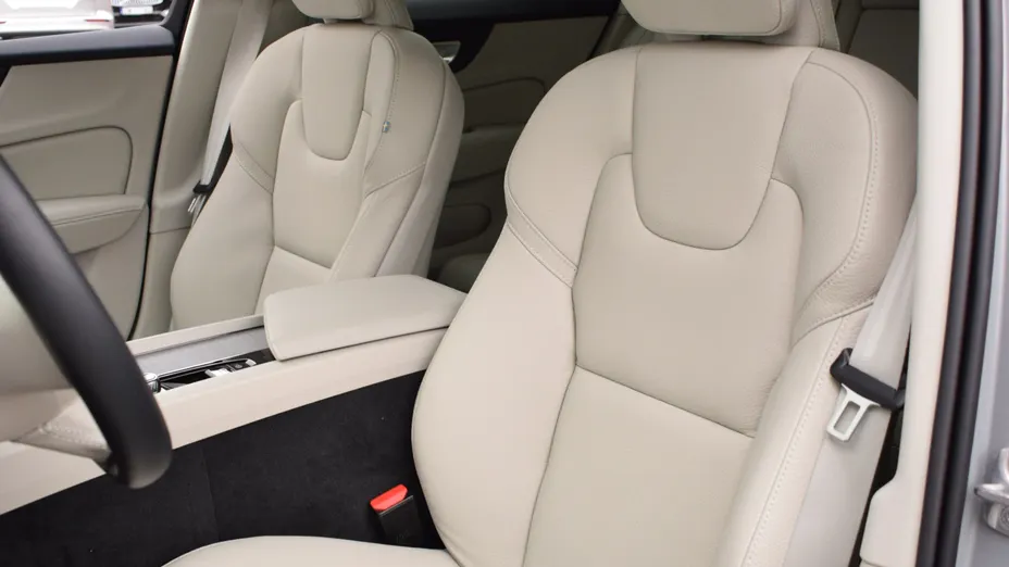 VOLVO V60 V60 B4 B Plus Dark aut