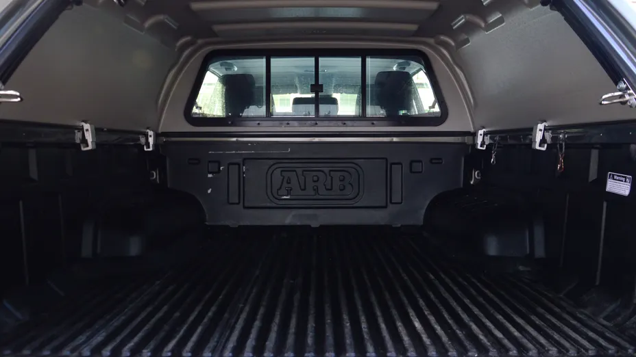 TOYOTA HiLux Hilux 2.4 D-4D Double Cab SR 4x4