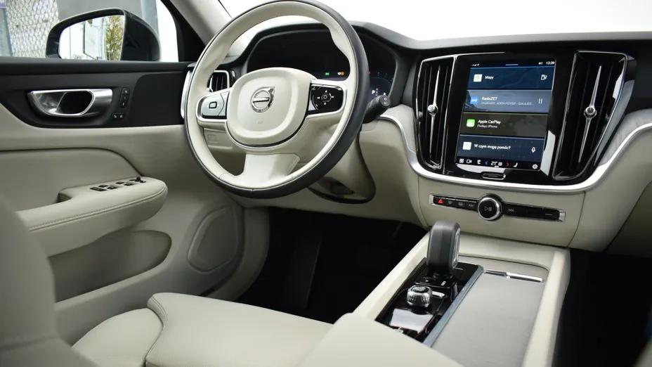 VOLVO V60 V60 B4 B Plus Dark aut