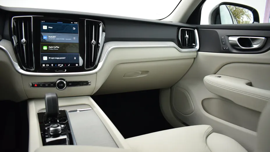 VOLVO V60 V60 B4 B Plus Dark aut